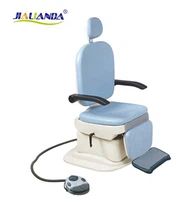 Stolica za pacijente s medicinskim instrumentima